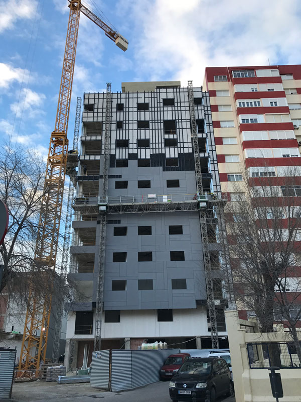 Edificio Dobolo grúa acabado fachada Cádiz Ingeark